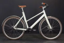 Schindelhauer Antonia Naisten Sähköpyörä Pinion 9 V 8 Schindelhauer Antonia Naisten Sähköpyörä Pinion 9 V -Polkupyörät Shop antonia1 scaled 1