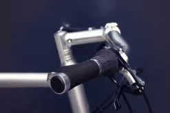 Schindelhauer Ohjainkannatin A-head Stemmi – Hopea -Polkupyörät Shop products Ergo Leather Grips 04