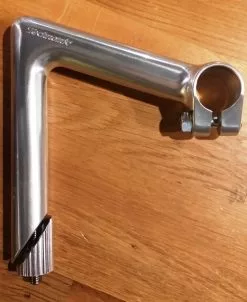 Nitto Technomic Ohjainkannatin