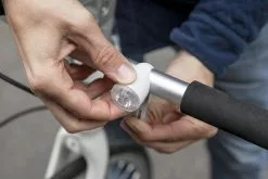 Reelight UGO Pyörän Valosarja Paristoilla -Polkupyörät Shop reelight ugo etuvalo valkoinen