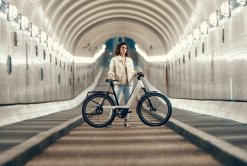 Riese & Muller Nevo4 GT Vario Dynamic Red Metallic -Polkupyörät Shop riese muller nevo3 gt tyomatka sahkopyora 2